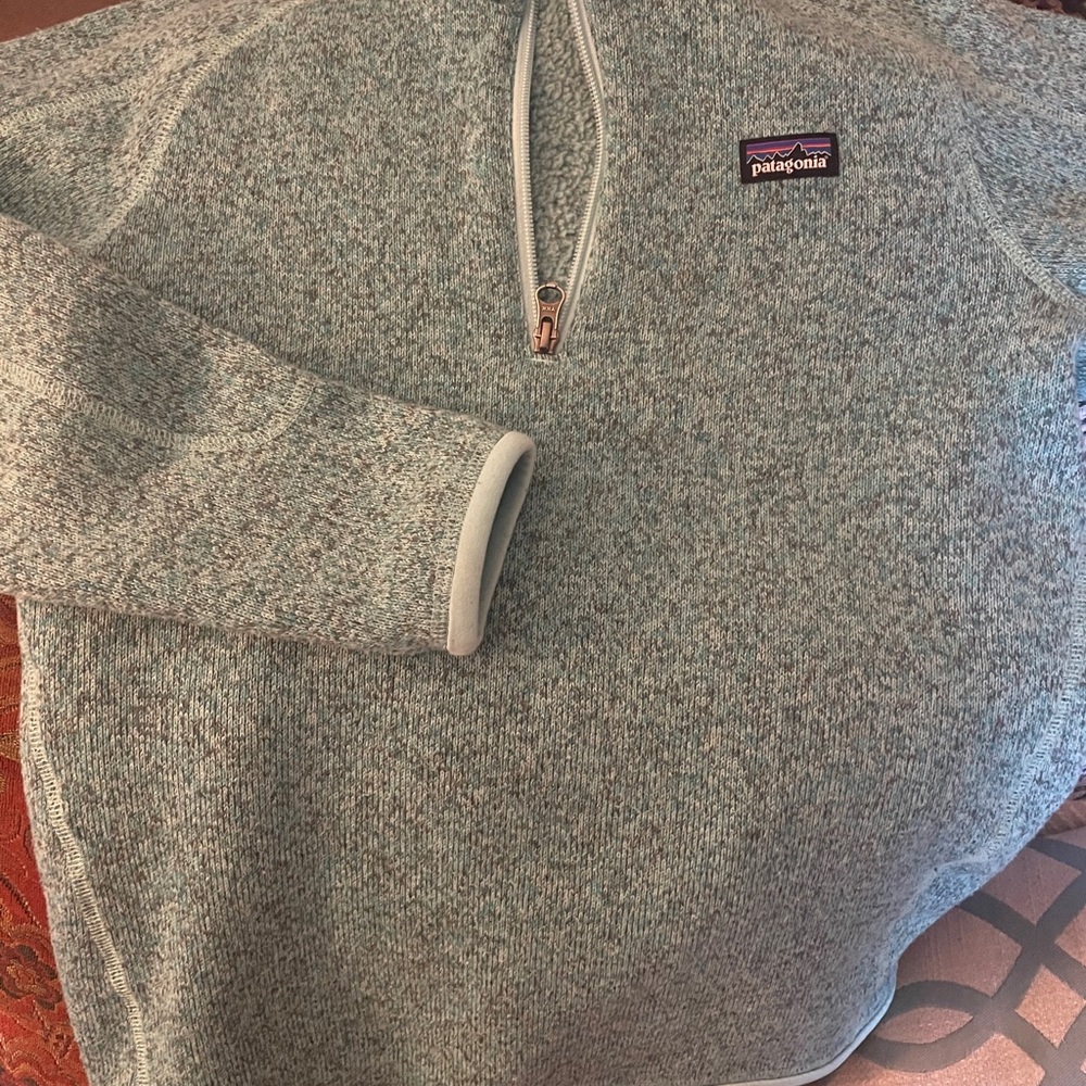 Girls XL Patagonia pullover. Brand new.